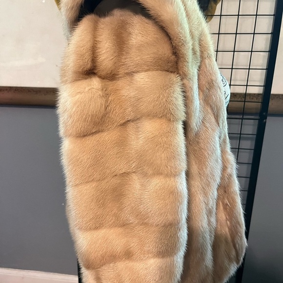Elegant Mink Tan Fur Shawl Wrap - Picture 9 of 12